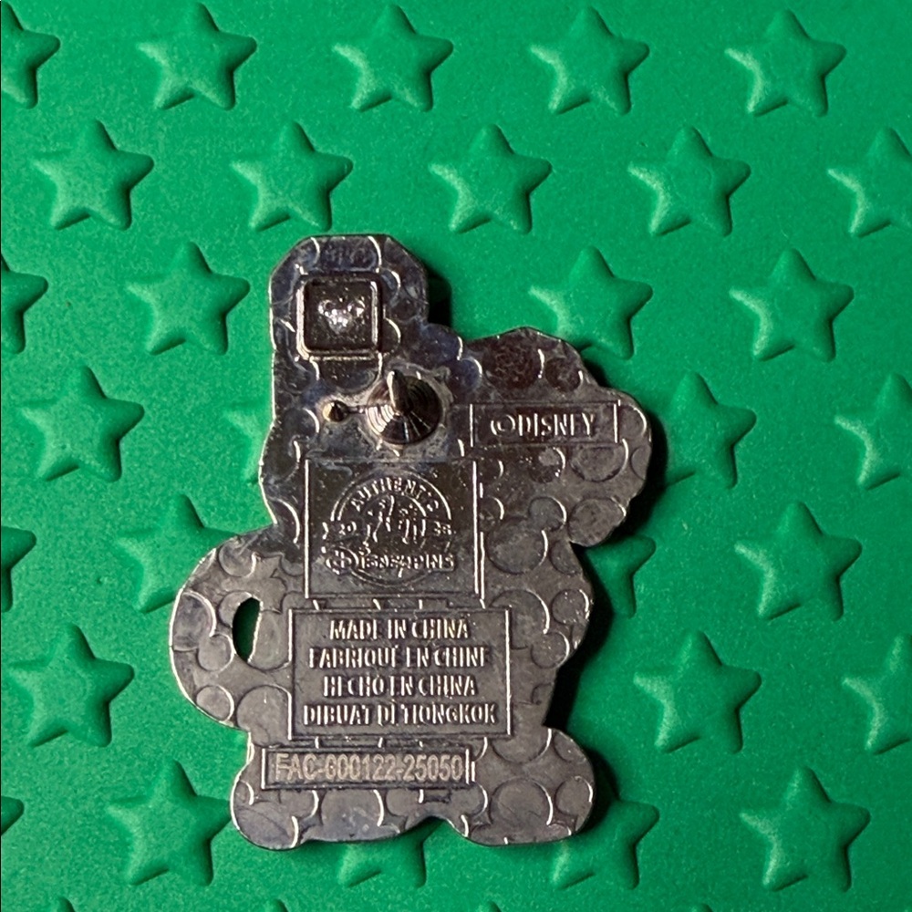 Disney Simba 2025 Mystery Pin - Picture 2 of 2